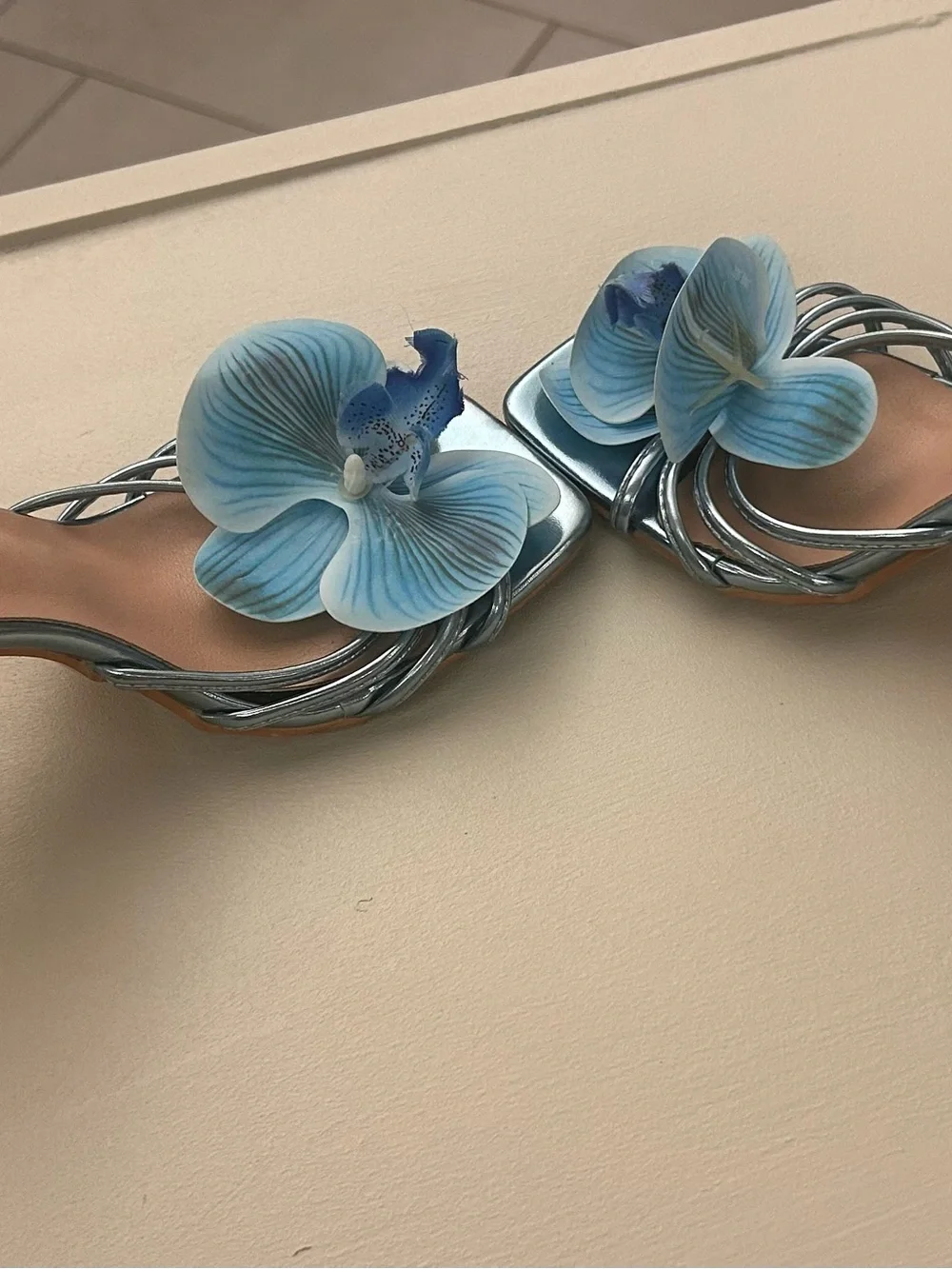 Blue Floral Slip-On Heeled Mules with Decorative Orchid Accent 39/8-8.5 - Picture 6 of 7